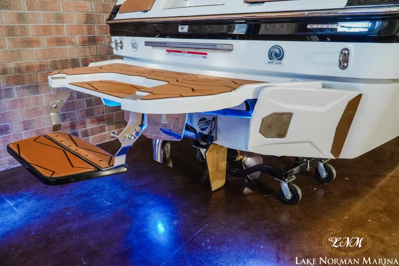 Slide: The Image of Malibu Wakesetter 22 MXZ 2025 - 8