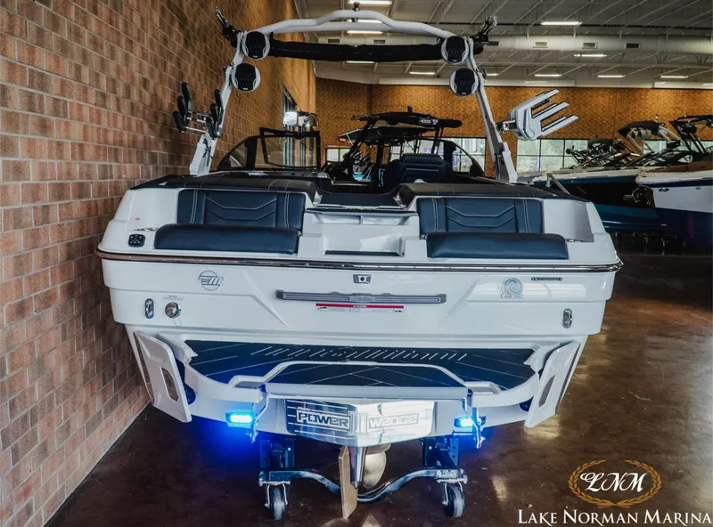Slide: The Image of Malibu Wakesetter 23 LSV 2025 - 11