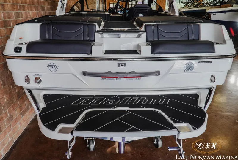 Slide: The Image of Malibu Wakesetter 23 LSV 2025 - 12