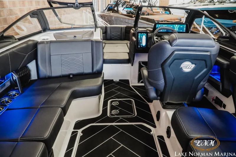 Slide: The Image of Malibu Wakesetter 23 LSV 2025 - 15