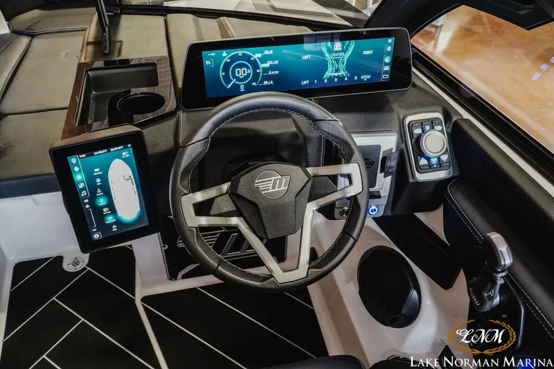 Slide: The Image of Malibu Wakesetter 23 LSV 2025 - 17