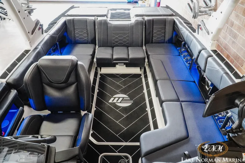 Slide: The Image of Malibu Wakesetter 23 LSV 2025 - 19