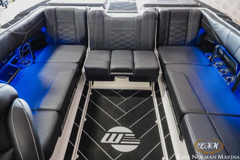 Slide: The Image of Malibu Wakesetter 23 LSV 2025 - 20