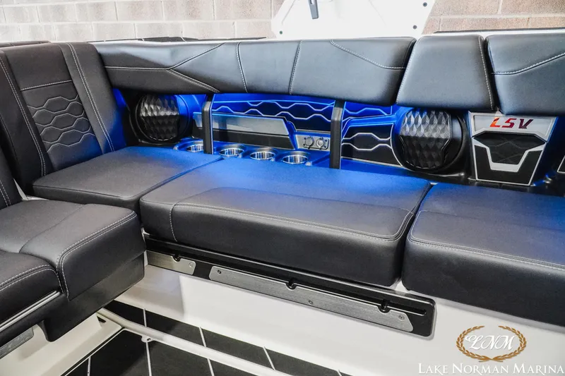 Slide: The Image of Malibu Wakesetter 23 LSV 2025 - 21