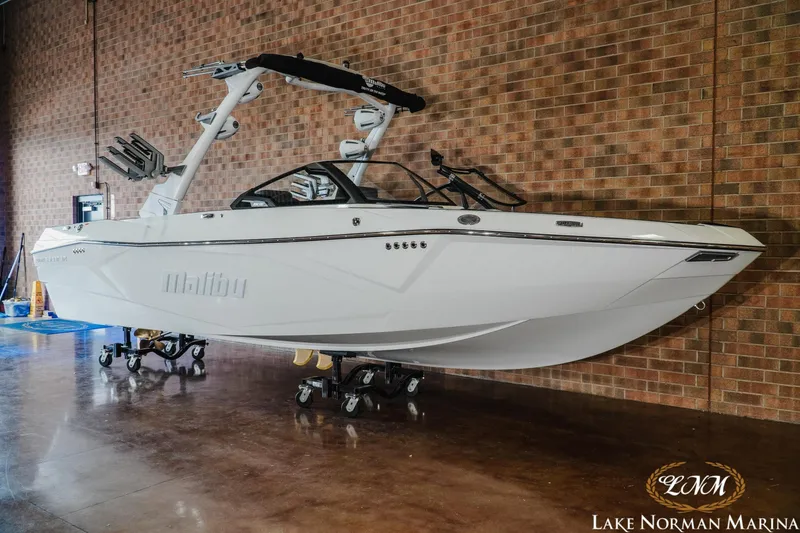 Slide: The Image of Malibu Wakesetter 23 LSV 2025 - 3