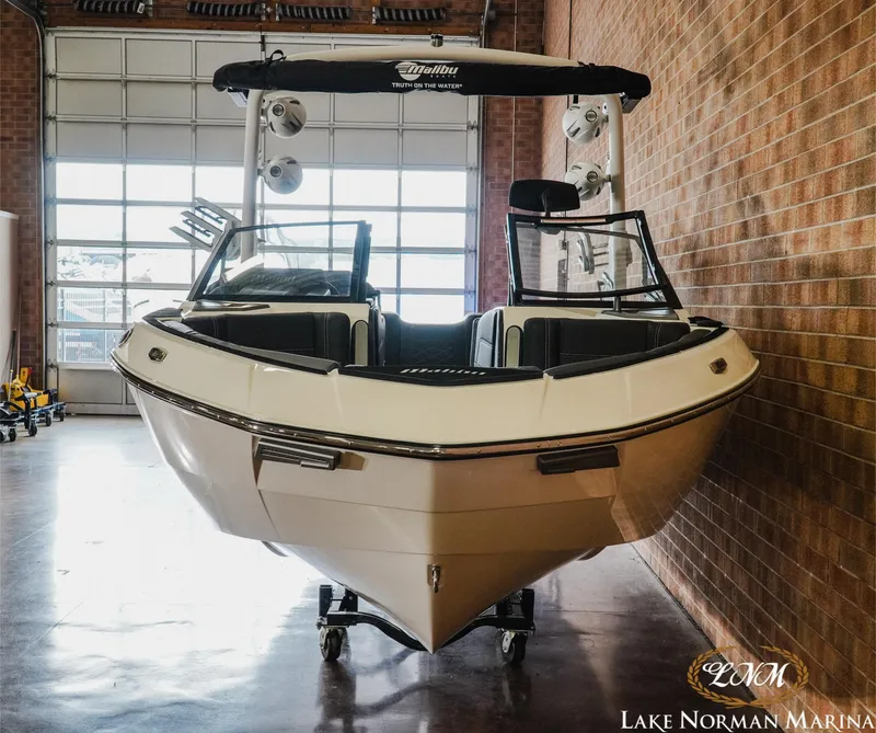 Slide: The Image of Malibu Wakesetter 23 LSV 2025 - 4