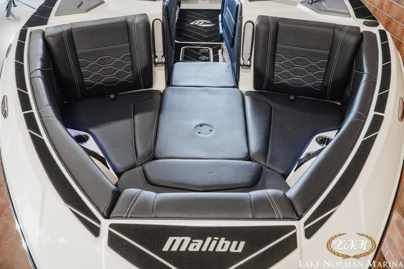 Slide: The Image of Malibu Wakesetter 23 LSV 2025 - 6