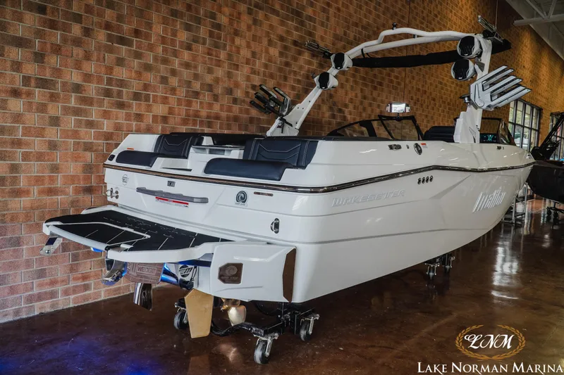 Slide: The Image of Malibu Wakesetter 23 LSV 2025 - 8