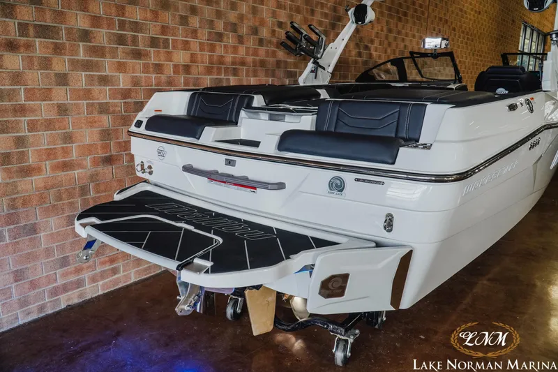 Slide: The Image of Malibu Wakesetter 23 LSV 2025 - 9