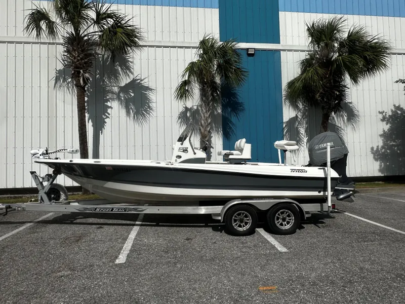 Slide: The Image of Triton 220LTS 2018 - 1