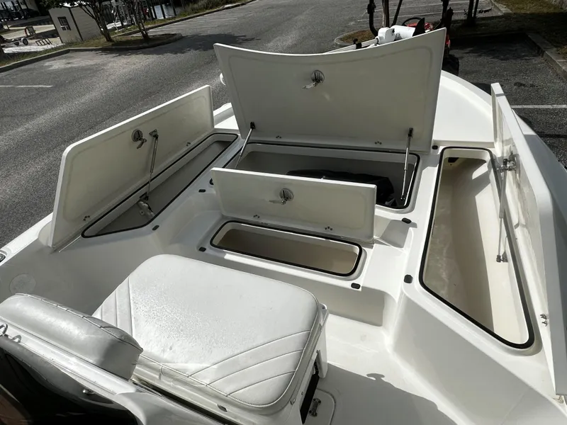 Slide: The Image of Triton 220LTS 2018 - 10