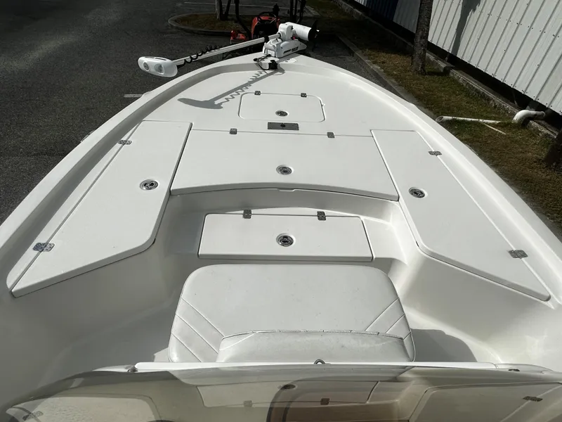 Slide: The Image of Triton 220LTS 2018 - 11