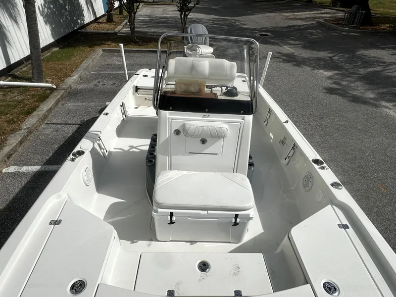 Slide: The Image of Triton 220LTS 2018 - 8