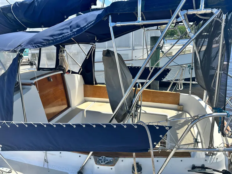 Slide: The Image of Cape Dory 30 MK II 1989 - 11