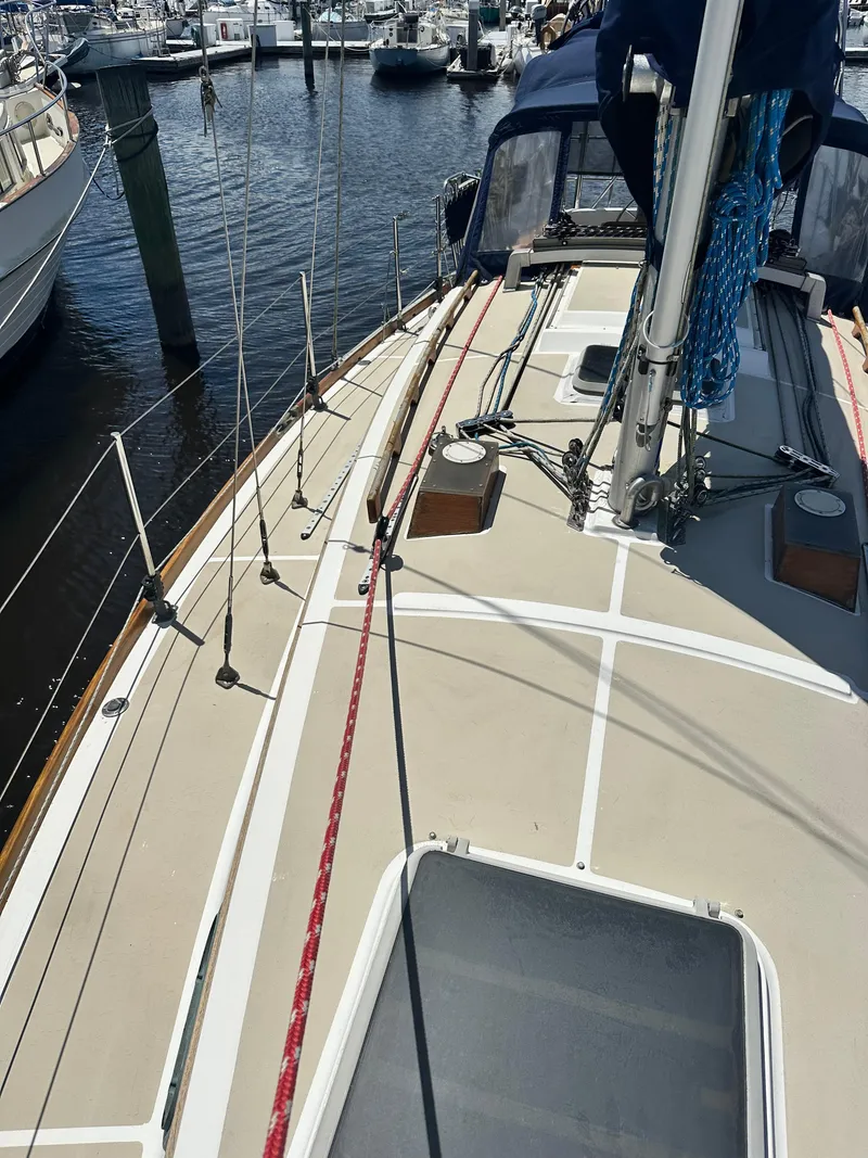 Slide: The Image of Cape Dory 30 MK II 1989 - 14