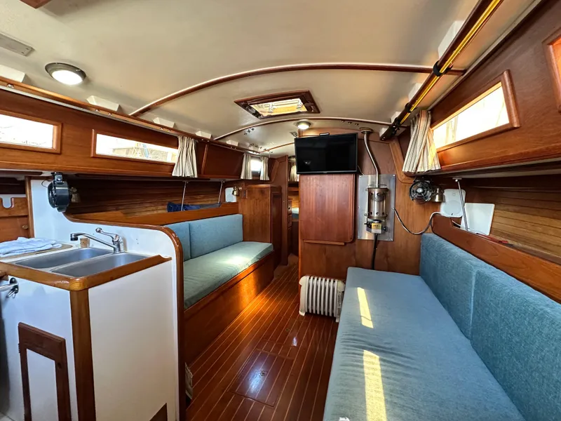 Slide: The Image of Cape Dory 30 MK II 1989 - 21