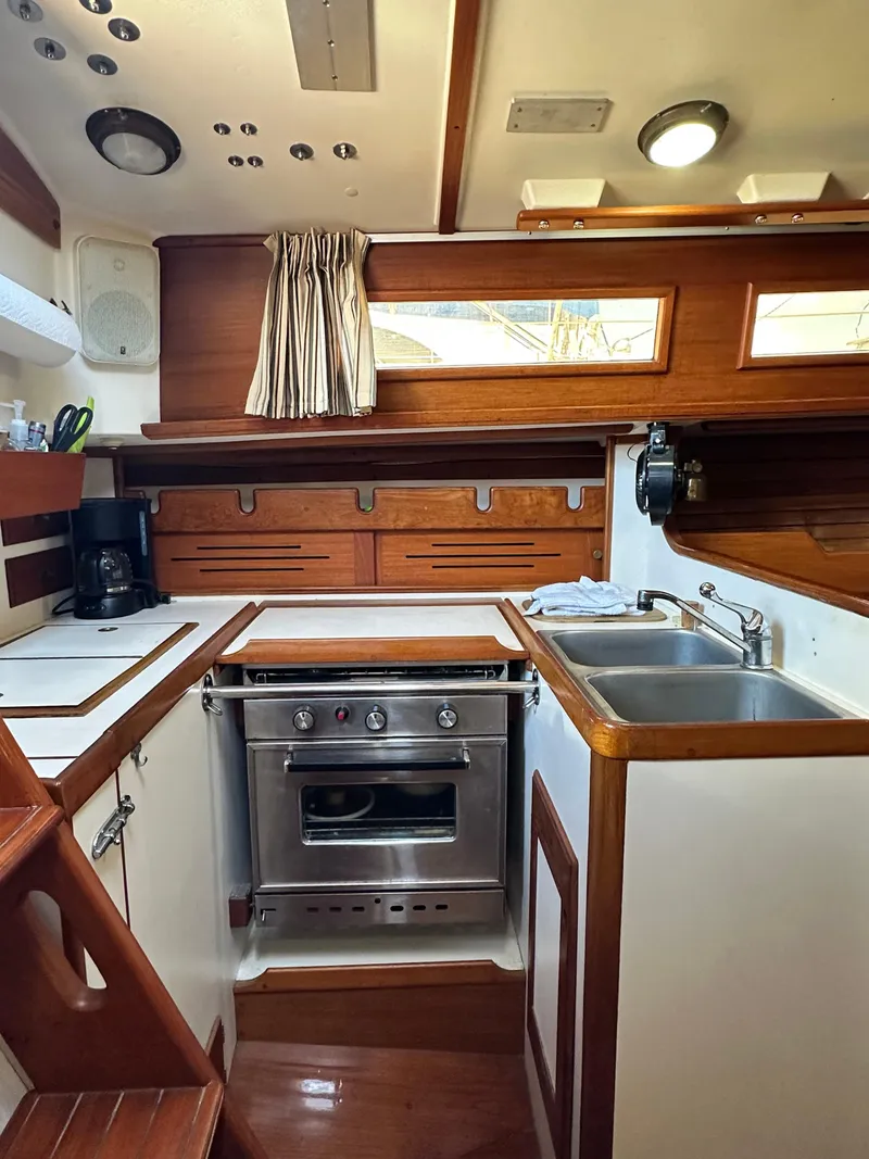 Slide: The Image of Cape Dory 30 MK II 1989 - 25