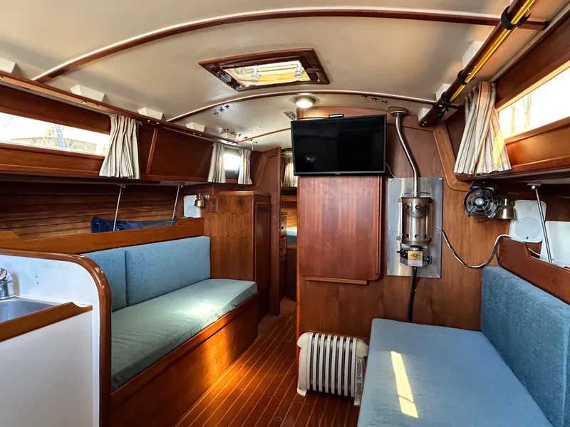 Slide: The Image of Cape Dory 30 MK II 1989 - 26