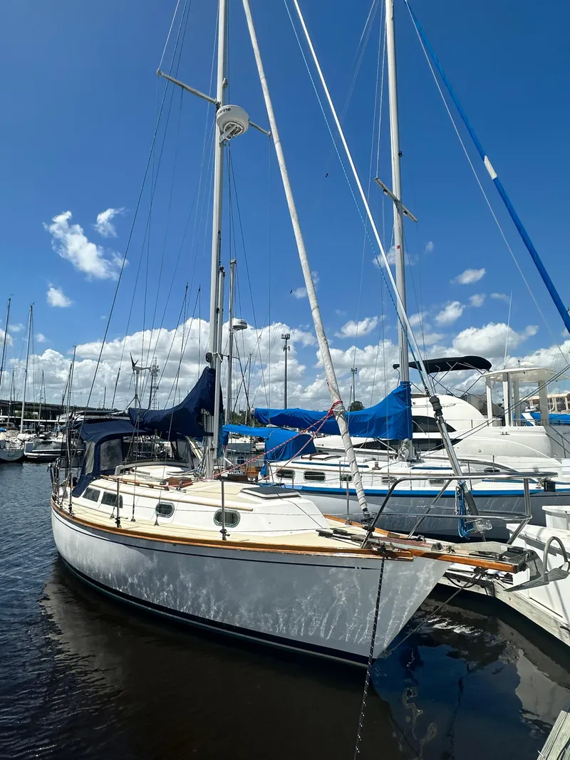 Slide: The Image of Cape Dory 30 MK II 1989 - 3