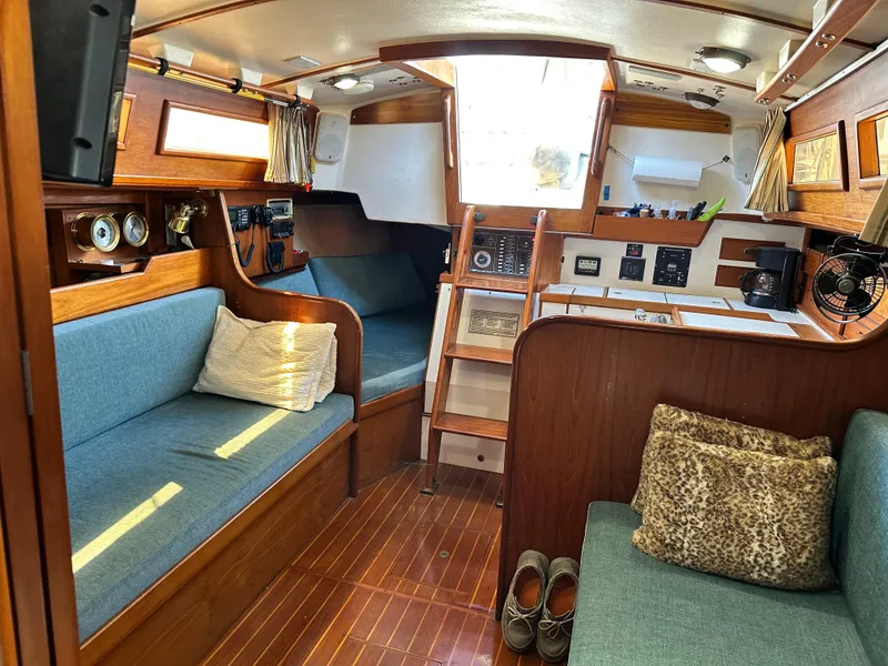 Slide: The Image of Cape Dory 30 MK II 1989 - 33