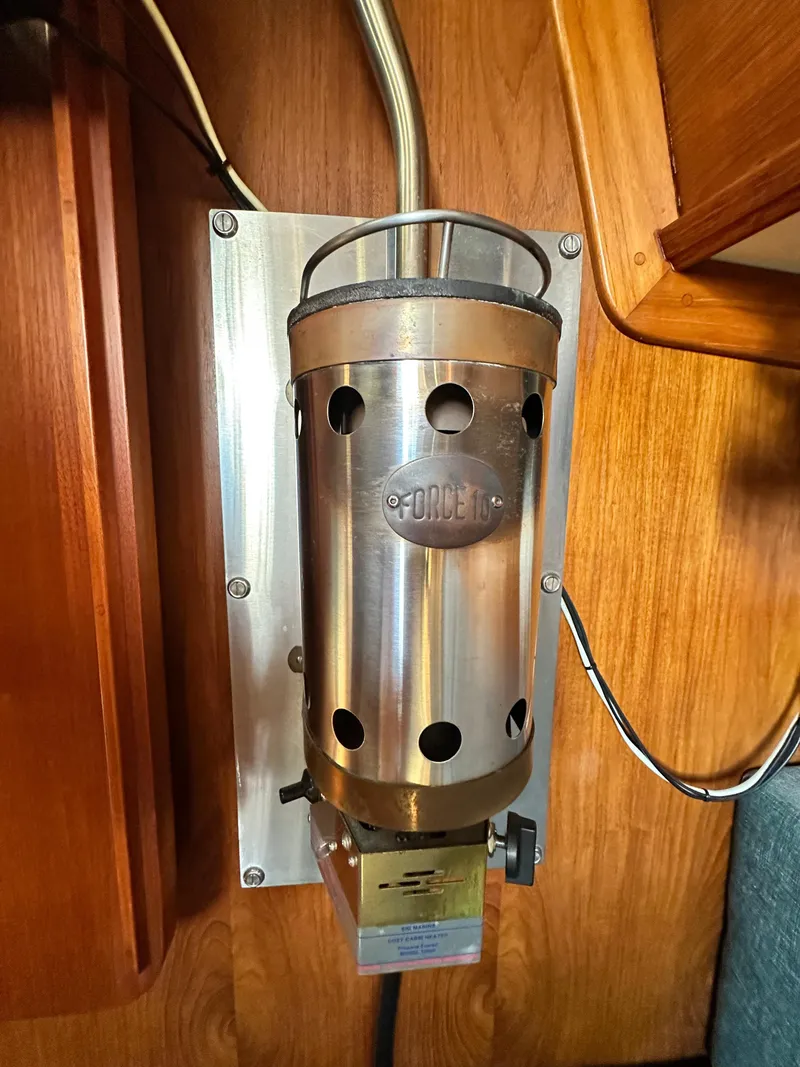 Slide: The Image of Cape Dory 30 MK II 1989 - 38