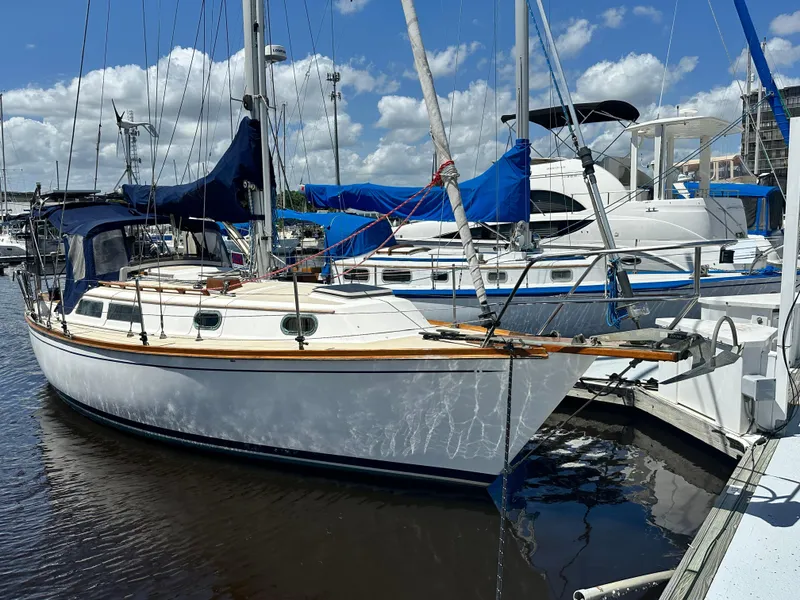 Slide: The Image of Cape Dory 30 MK II 1989 - 4