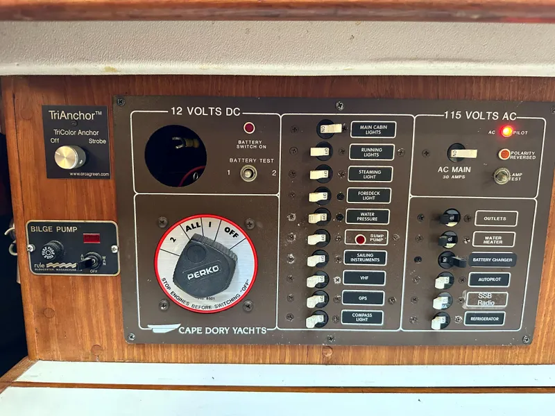 Slide: The Image of Cape Dory 30 MK II 1989 - 43