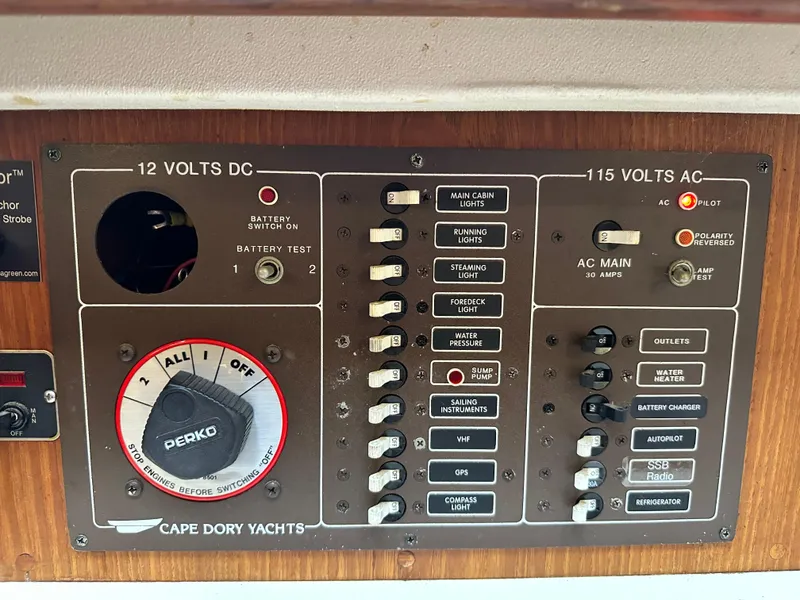 Slide: The Image of Cape Dory 30 MK II 1989 - 44