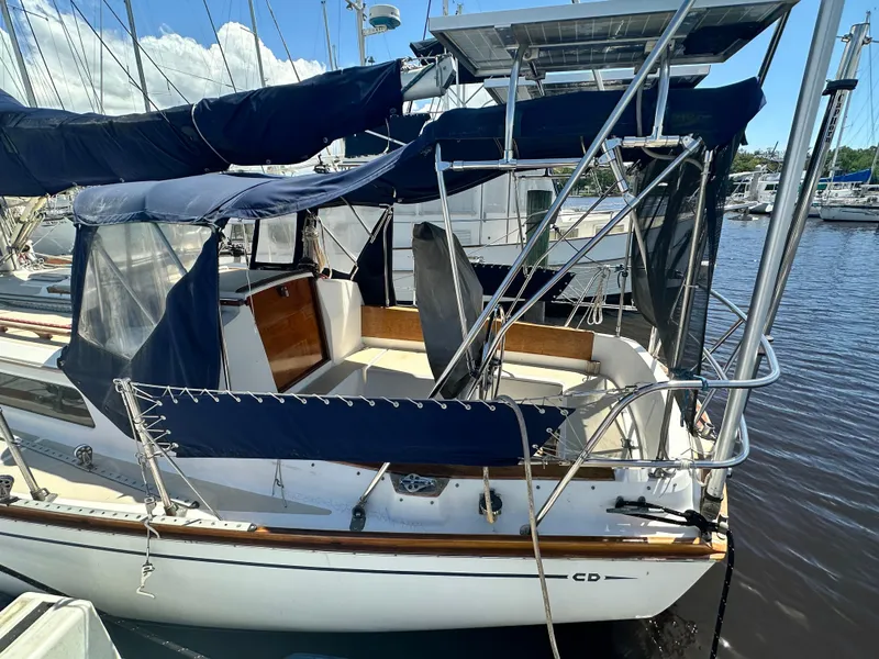 Slide: The Image of Cape Dory 30 MK II 1989 - 8