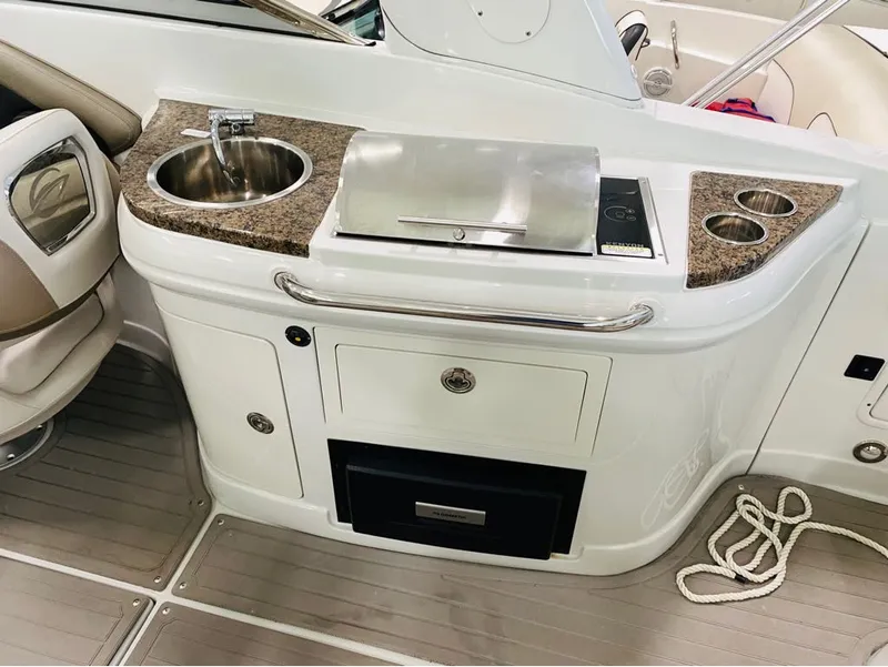Slide: The Image of Crownline Boats e-285 2019 - 5