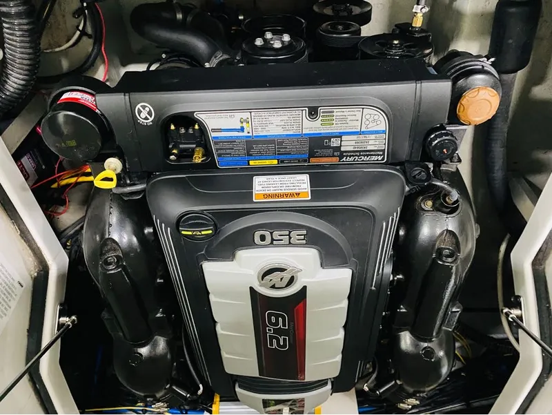 Slide: The Image of Crownline Boats e-285 2019 - 11