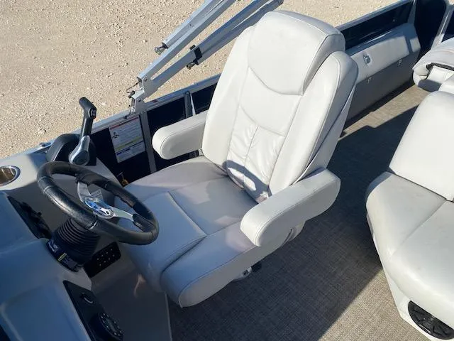 Slide: The Image of Captain's chair on 2024 SunCatcher Fusion 322FC boat, featuring sleek design and comfortable seating. - 7