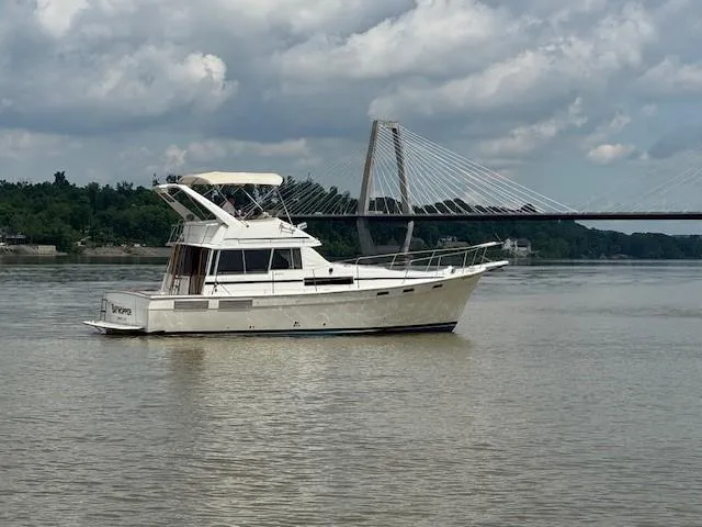 Slide: The Image of Bayliner 3870 Motoryacht 1988 - 1