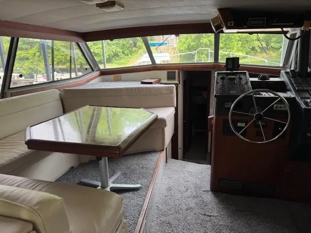 Slide: The Image of Bayliner 3870 Motoryacht 1988 - 12