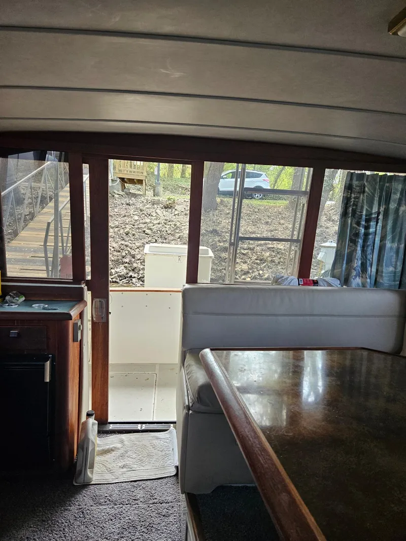 Slide: The Image of Bayliner 3870 Motoryacht 1988 - 13