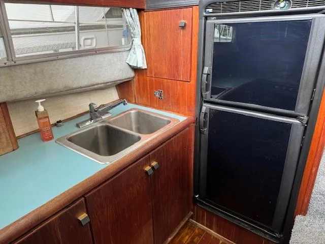 Slide: The Image of Bayliner 3870 Motoryacht 1988 - 15