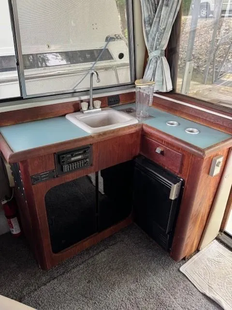 Slide: The Image of Bayliner 3870 Motoryacht 1988 - 17