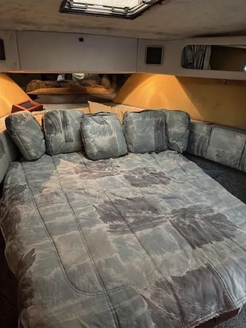 Slide: The Image of Bayliner 3870 Motoryacht 1988 - 18