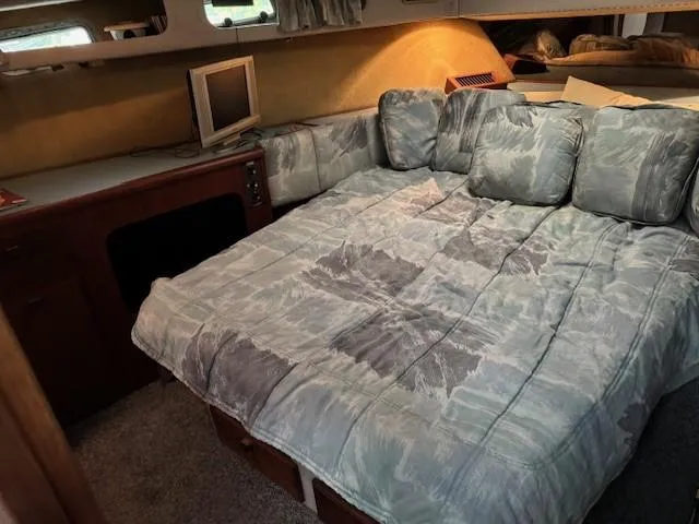 Slide: The Image of Bayliner 3870 Motoryacht 1988 - 19