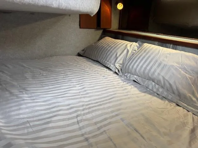 Slide: The Image of Bayliner 3870 Motoryacht 1988 - 21