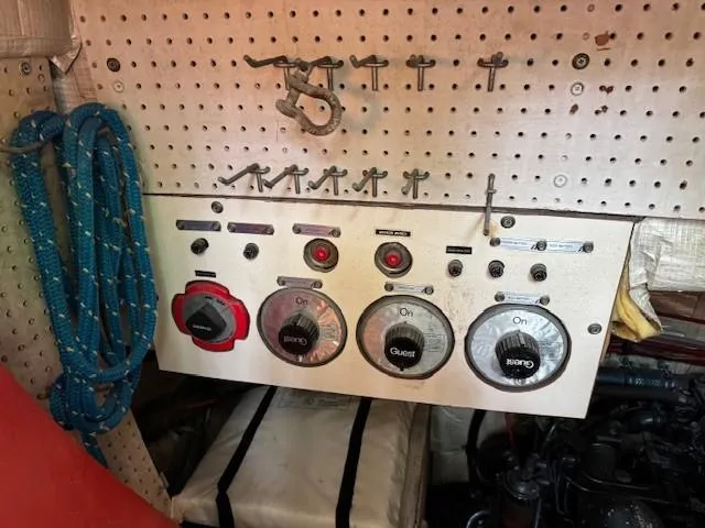 Slide: The Image of Bayliner 3870 Motoryacht 1988 - 30