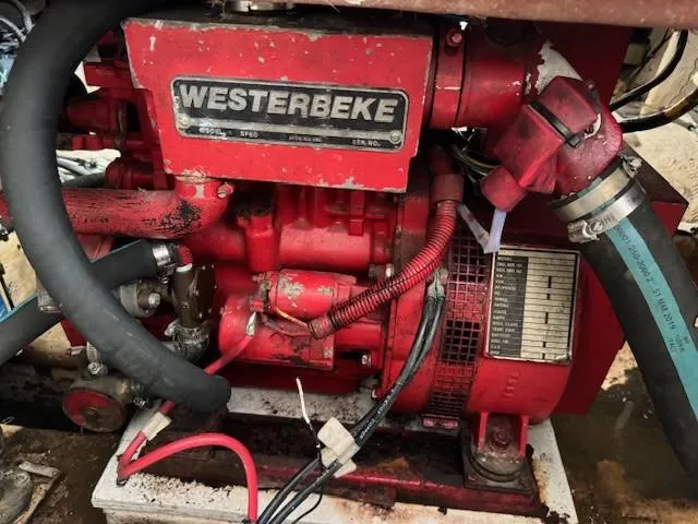 Slide: The Image of Bayliner 3870 Motoryacht 1988 - 31