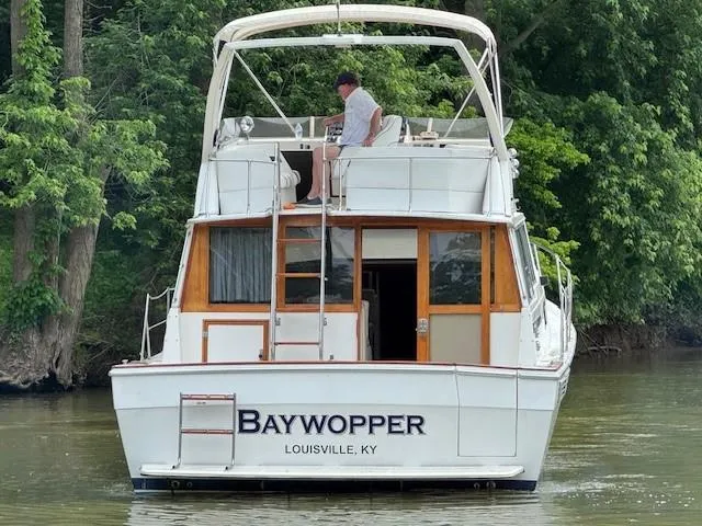 Slide: The Image of Bayliner 3870 Motoryacht 1988 - 5