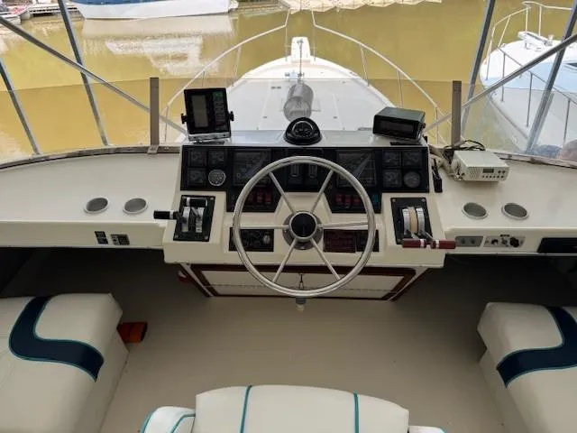 Slide: The Image of Bayliner 3870 Motoryacht 1988 - 6