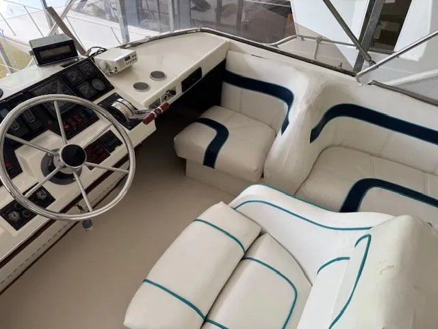 Slide: The Image of Bayliner 3870 Motoryacht 1988 - 7