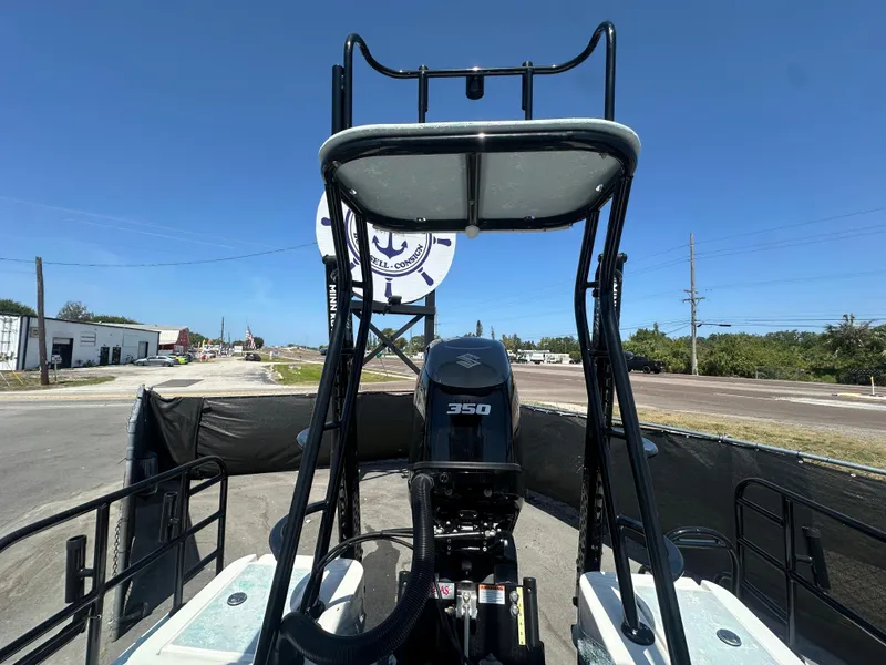 Slide: The Image of 2024 Shallow Master 270 SMC boat with 350 horsepower engine, viewed from the rear. - 45