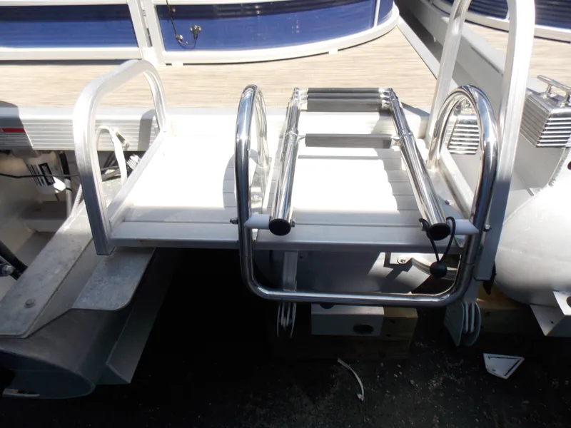 Slide: The Image of 2022 Bennington SX 23 Quad Bench boat ladder and platform detail. - 8