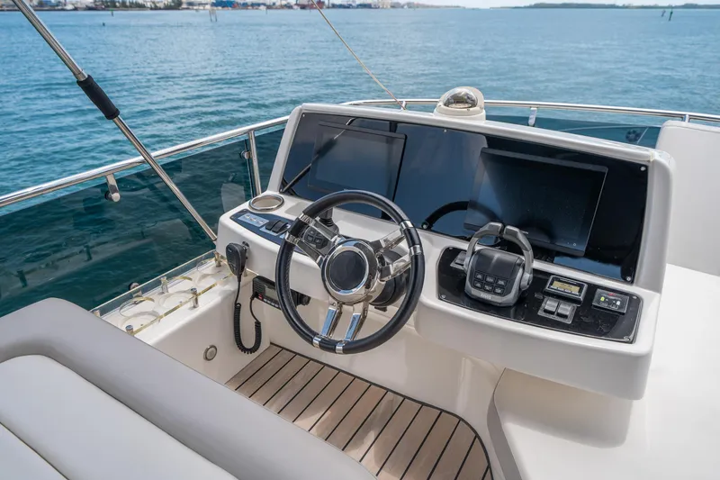 Slide: The Image of Schaefer 510 GT 2022 - 125