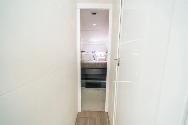 Slide: The Image of Schaefer 510 GT 2022 - 99