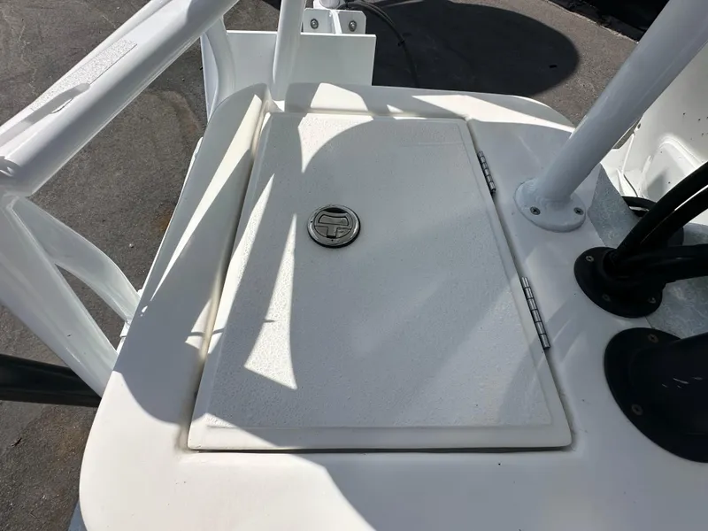 Slide: The Image of Hatch cover on 2023 Shallow Master 240 SMS boat deck, featuring a secure latch. - 36